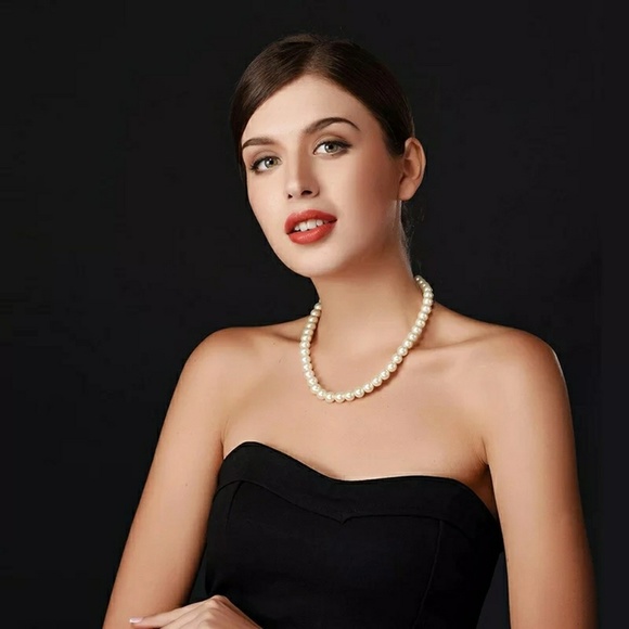 🔻Final Price🔻 Big Pearl Fashion Necklace - Picture 5 of 5